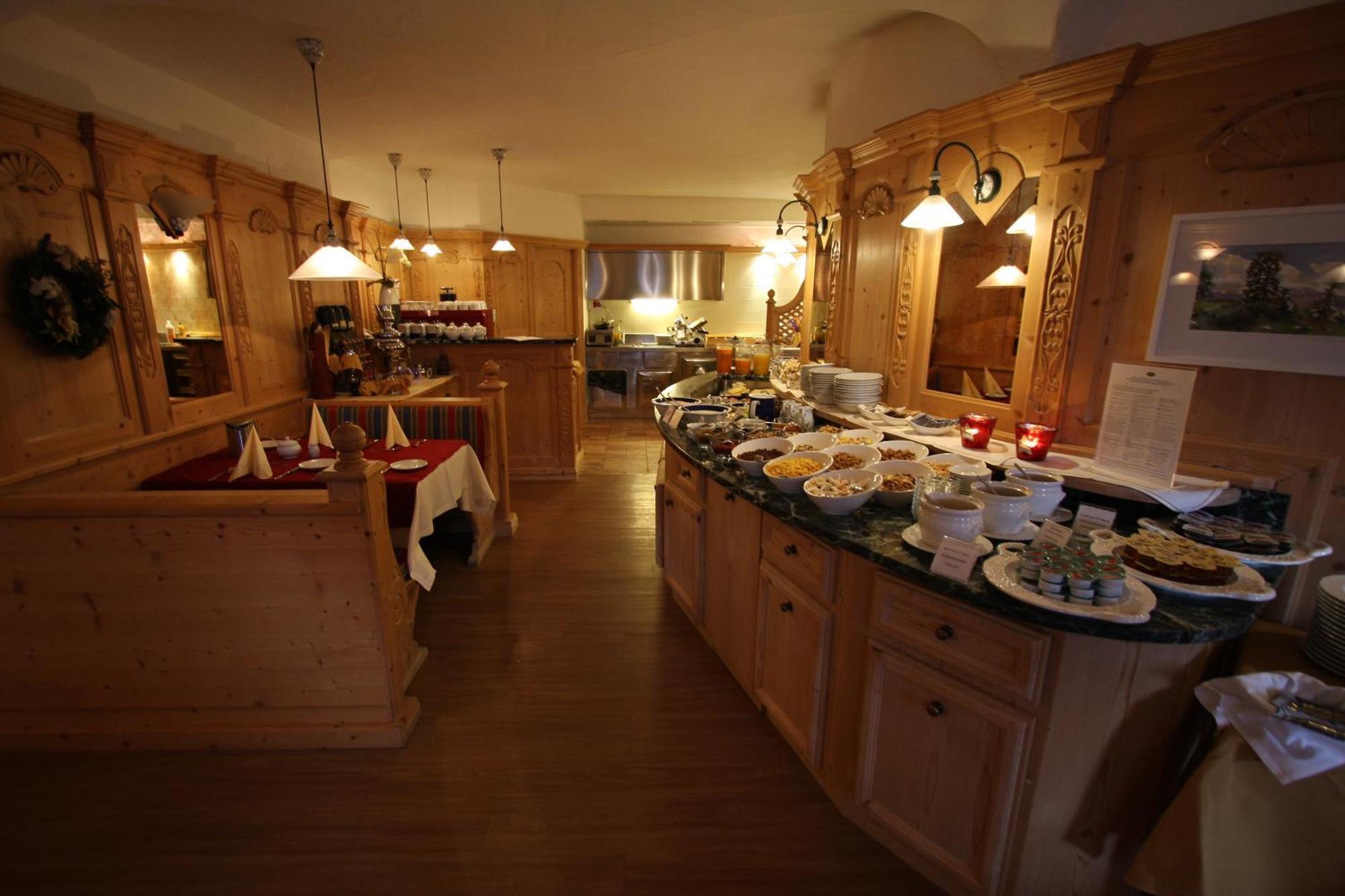 Garni Criss Aparthotel Colfosco Exteriör bild