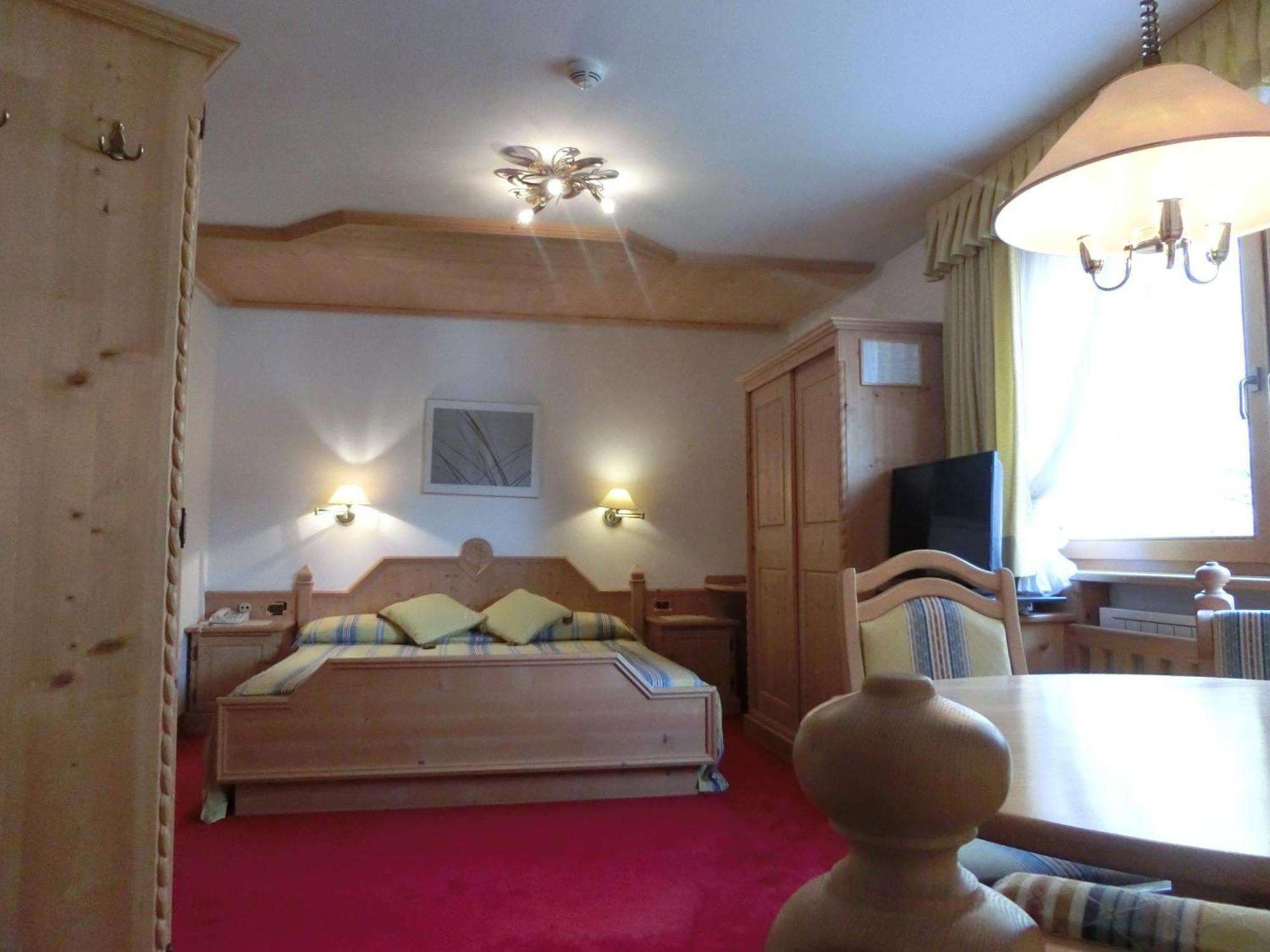 Garni Criss Aparthotel Colfosco Exteriör bild