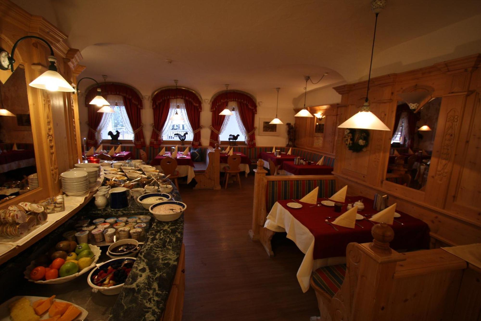 Garni Criss Aparthotel Colfosco Exteriör bild