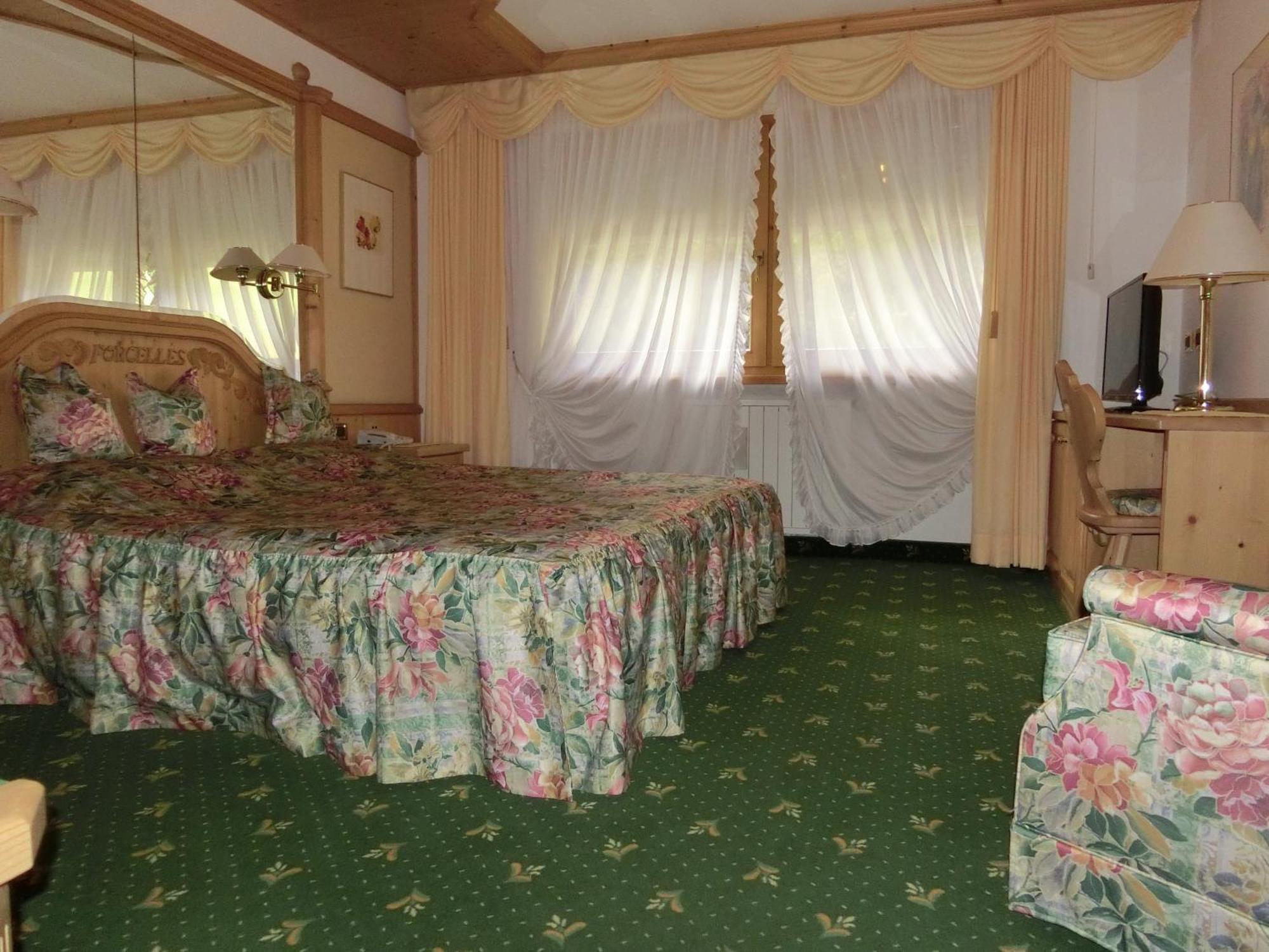 Garni Criss Aparthotel Colfosco Exteriör bild