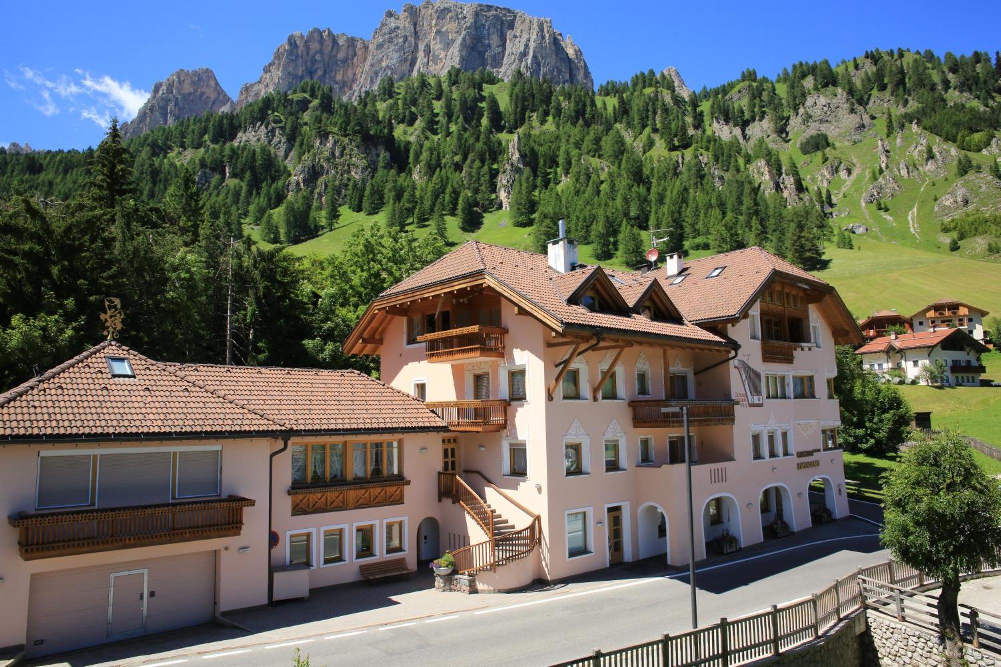 Garni Criss Aparthotel Colfosco Exteriör bild