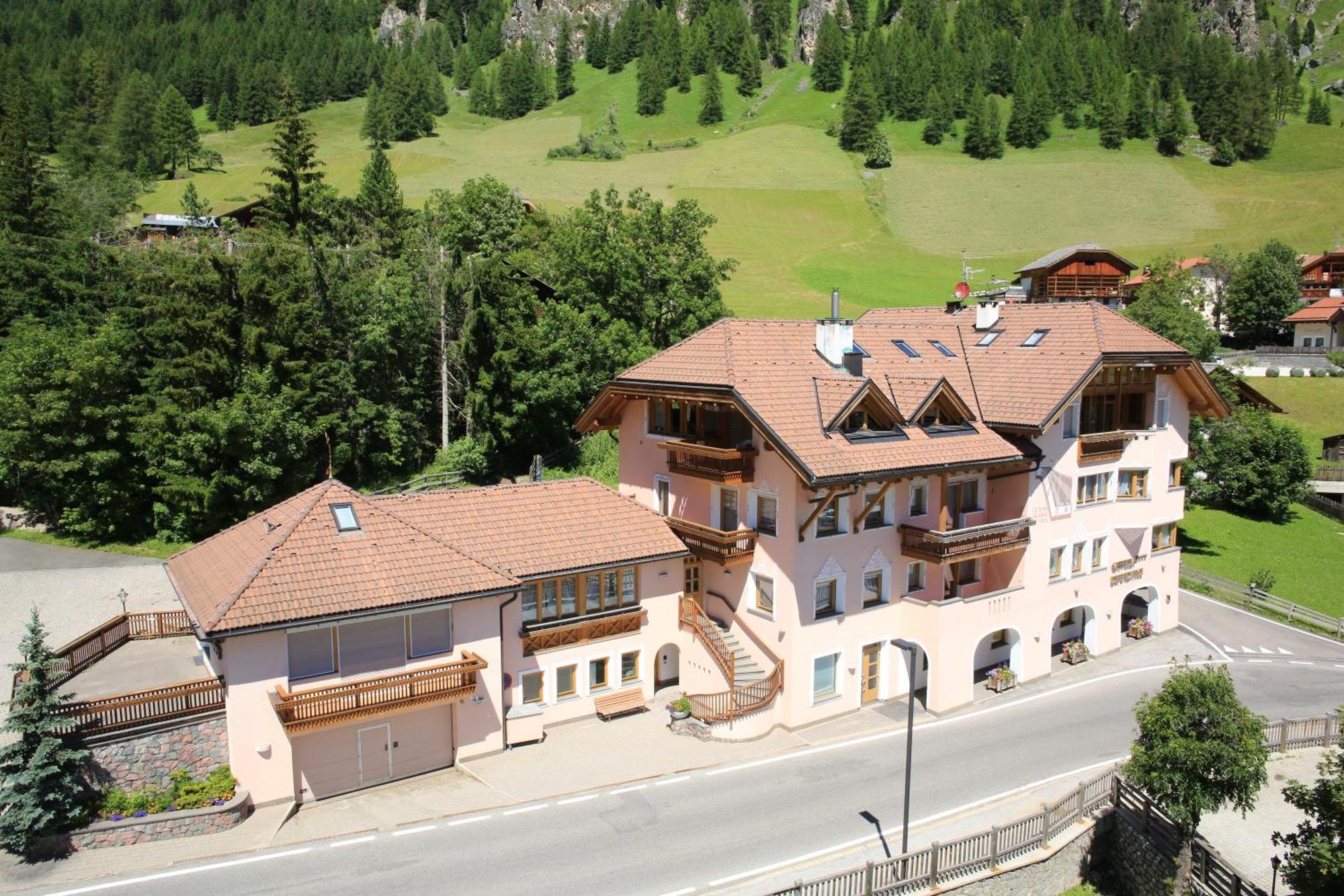 Garni Criss Aparthotel Colfosco Exteriör bild