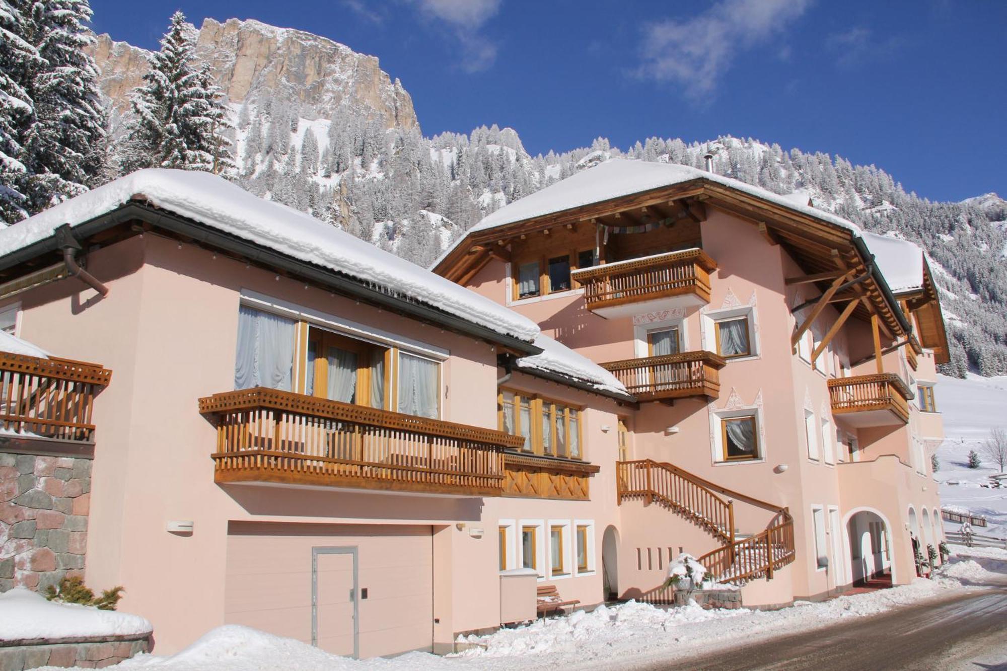 Garni Criss Aparthotel Colfosco Exteriör bild