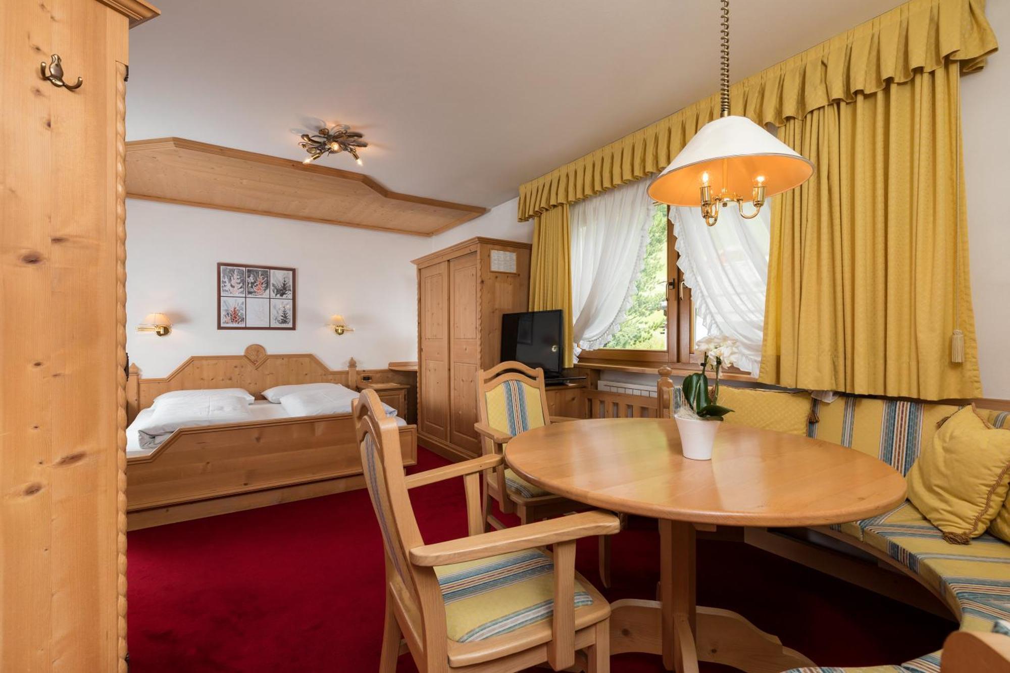 Garni Criss Aparthotel Colfosco Exteriör bild