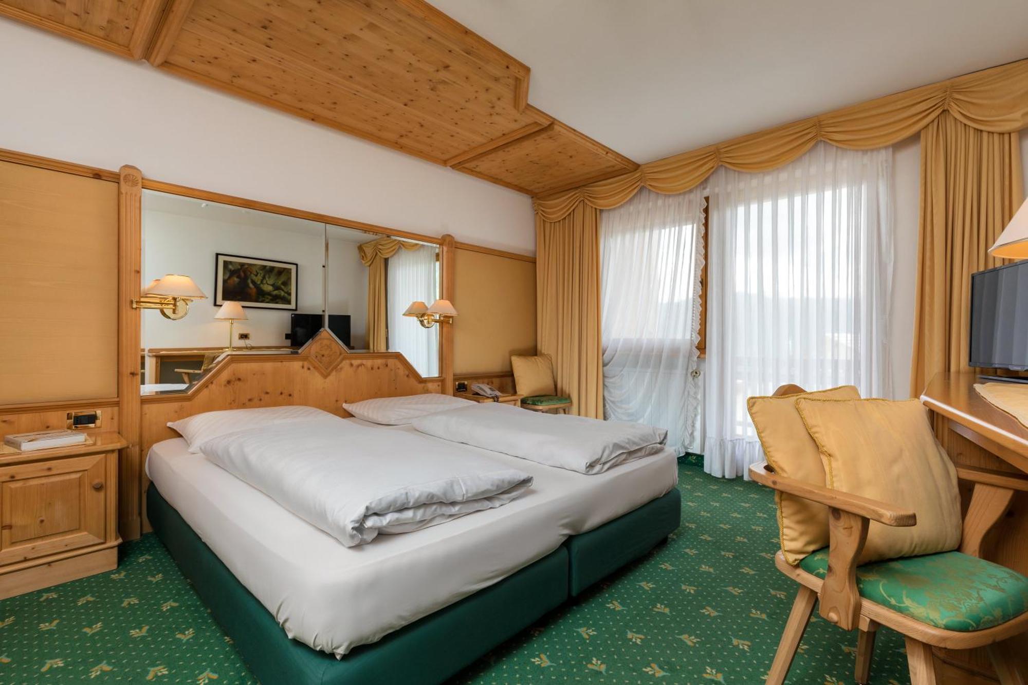 Garni Criss Aparthotel Colfosco Exteriör bild