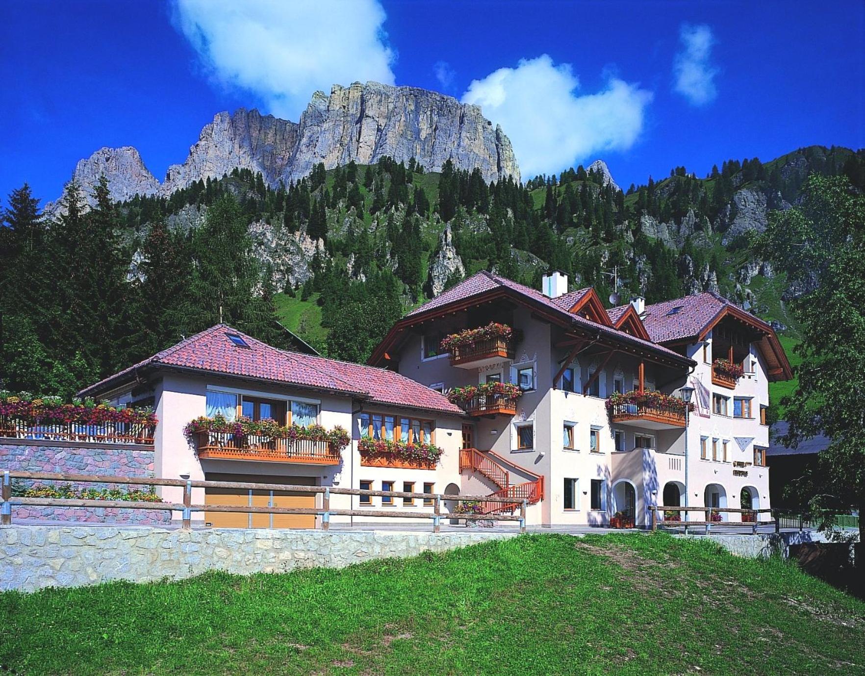 Garni Criss Aparthotel Colfosco Exteriör bild